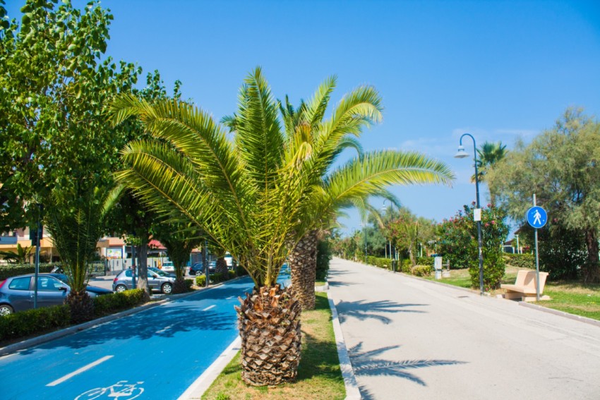 A walk on the Lungomare Marconi promenade in Alba Adriatica